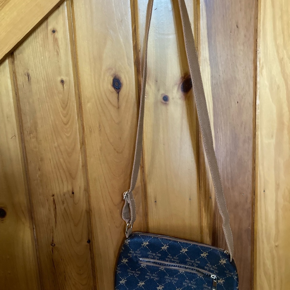 Beverly Hills polo club crossbody. Chocolate brown polo player. Zip closure